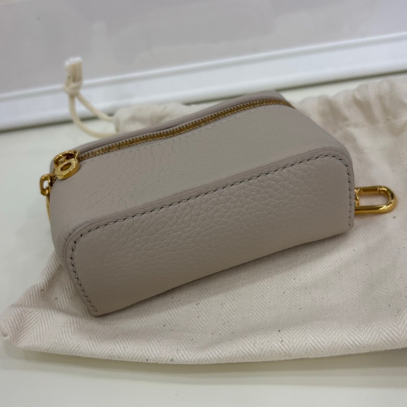 Loro Piana/LP mini Extra Pocket 大象灰 包挂/耳機包  閒置新 有購證-5