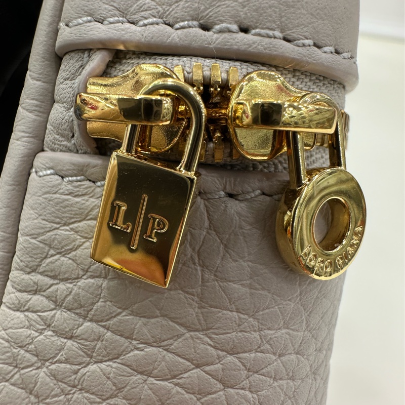 Loro Piana/LP mini Extra Pocket 大象灰 包挂/耳機包  閒置新 有購證-11