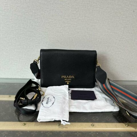 PRADA Saffiano黑金荔枝紋肩背斜背包 23*17*6 99新 配件塵袋