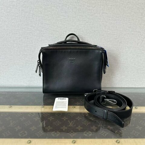 FENDI 郵差lui黑色全皮手提肩背包 21*16*8 98新配件塵袋
