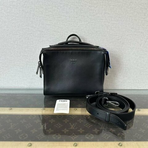 FENDI 郵差lui黑色全皮手提肩背包 21*16*8 98新配件塵袋