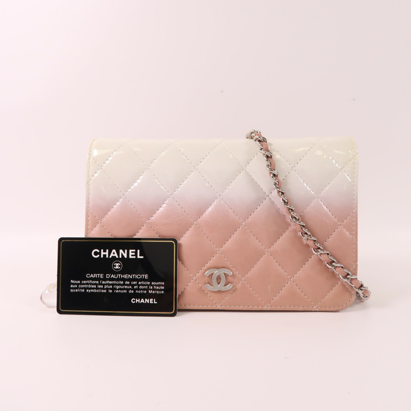 CHANEL 漆皮皮革/牛皮皮革WOC Wallet On Chain銀扣鏈帶肩背袋-23
