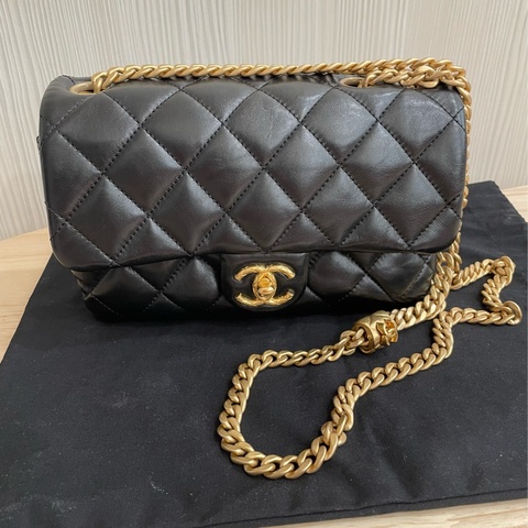 CHANEL 仿金信封式口蓋包