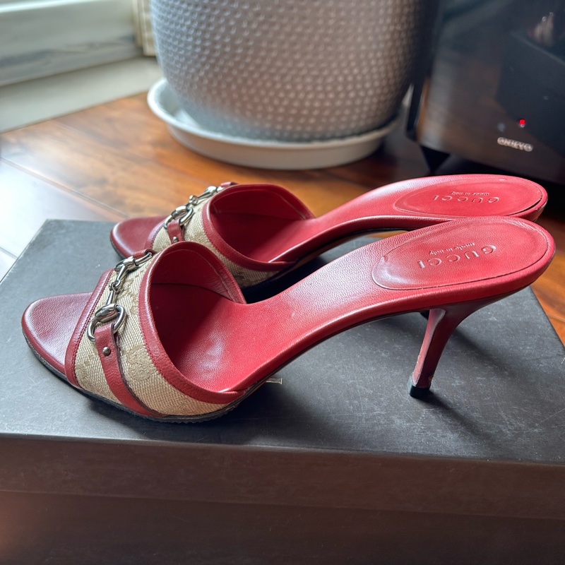 GUCCI桃粉色馬弦扣低跟涼鞋-1