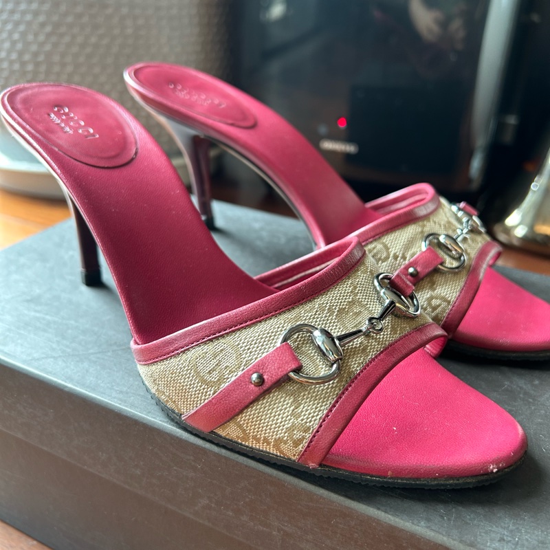 GUCCI桃粉色馬弦扣低跟涼鞋-6