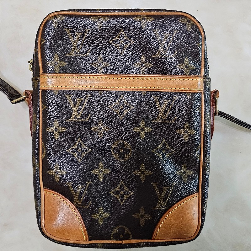 LV 斜背包 相機包 經典老花款-11