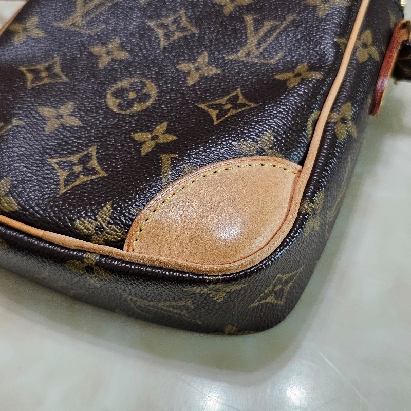 LV 斜背包 相機包 經典老花款-14