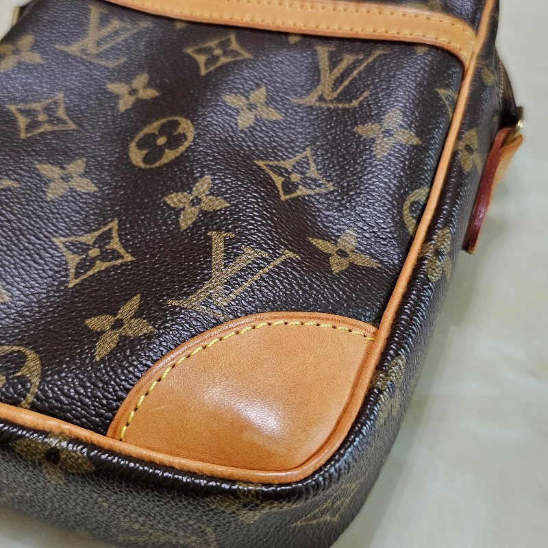 LV 斜背包 相機包 經典老花款-15