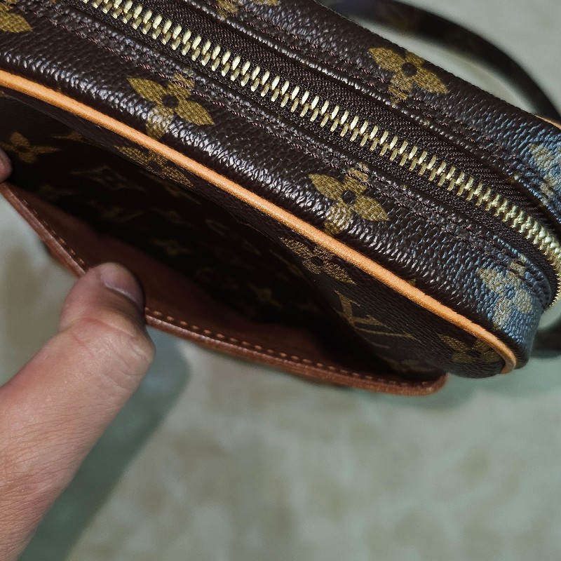 LV 斜背包 相機包 經典老花款-5