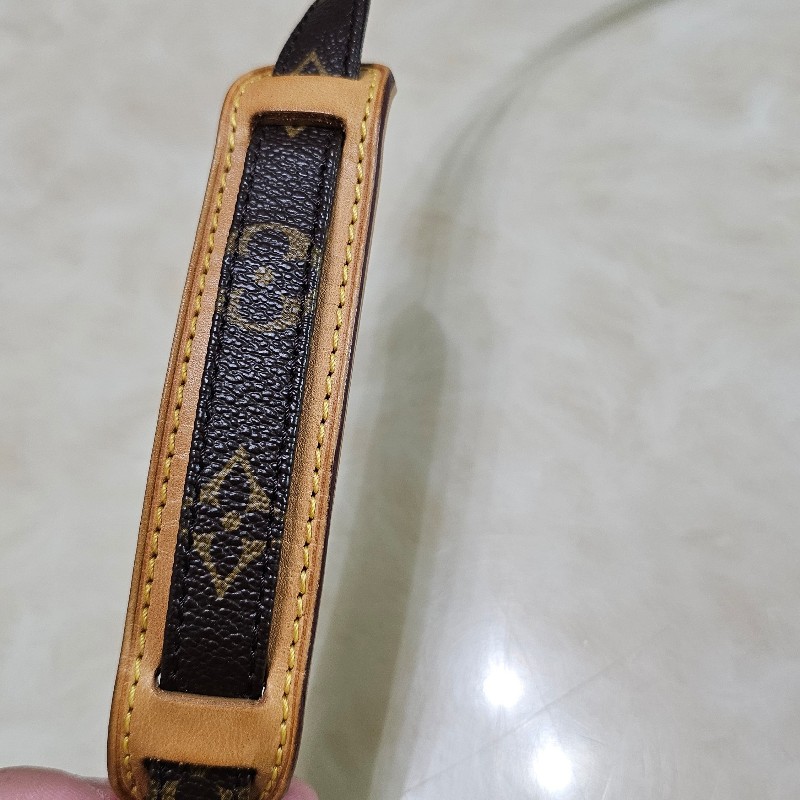 LV 斜背包 相機包 經典老花款-6