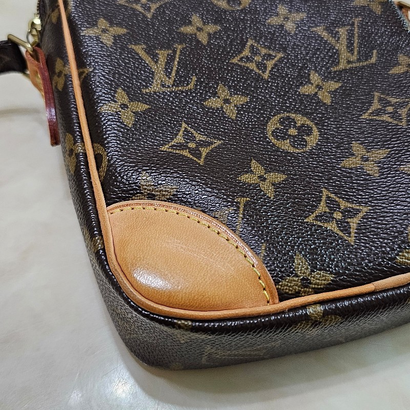 LV 斜背包 相機包 經典老花款-20