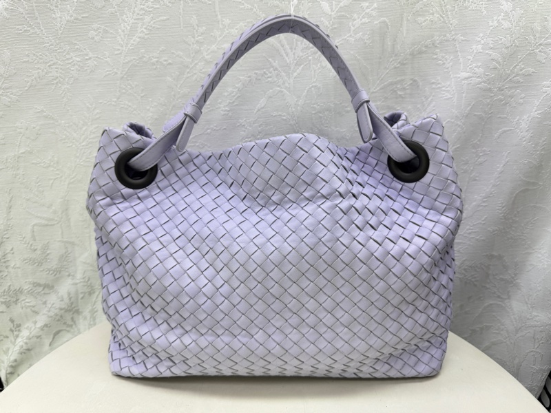 Bottega Veneta Intrecciato woven handbag in elegant lavender purple-1