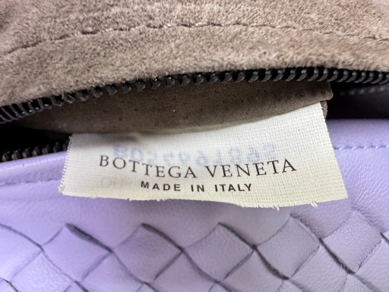Bottega Veneta Intrecciato woven handbag in elegant lavender purple-11
