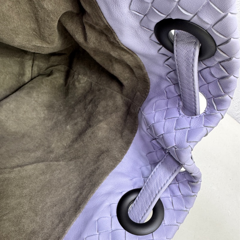 Bottega Veneta Intrecciato woven handbag in elegant lavender purple-13