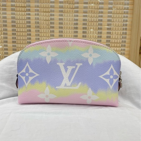 LV 20年夏季限定，水彩漸變貝殼洗漱包，尺寸：17×12，閒置
