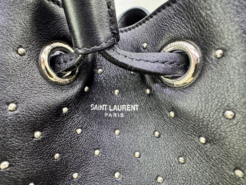 Saint Laurent Emmanuelle bucket bag in black leather-7
