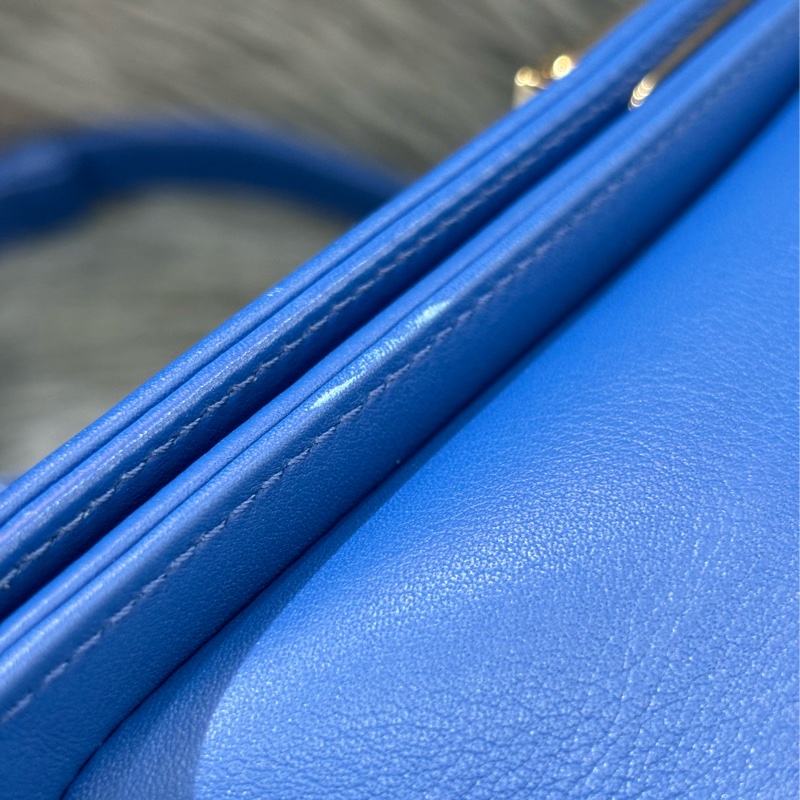 CHANEL A67086 COCO BOY 25 閃電藍羊皮 菱格 淡金釦 斜背包肩背包男孩包口蓋包-15