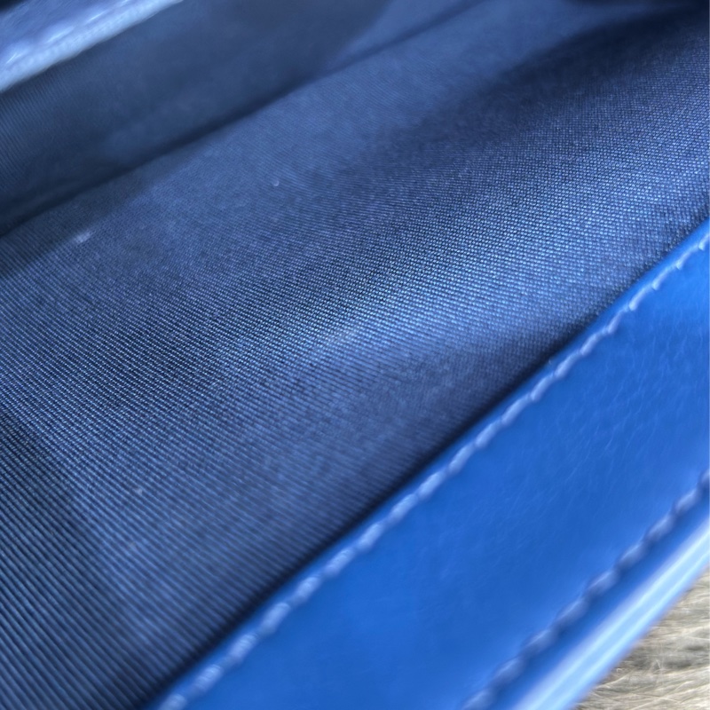 CHANEL A67086 COCO BOY 25 閃電藍羊皮 菱格 淡金釦 斜背包肩背包男孩包口蓋包-28