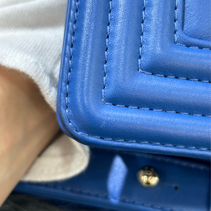 CHANEL A67086 COCO BOY 25 閃電藍羊皮 菱格 淡金釦 斜背包肩背包男孩包口蓋包-30