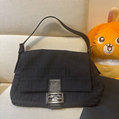 FENDI 黑色老花 法棍包 大