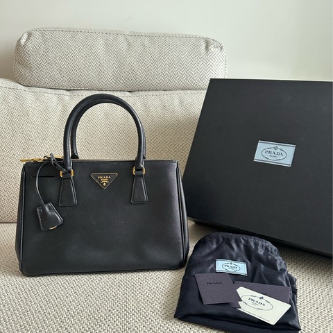 ~~Prada 殺手包 黑金中號~~