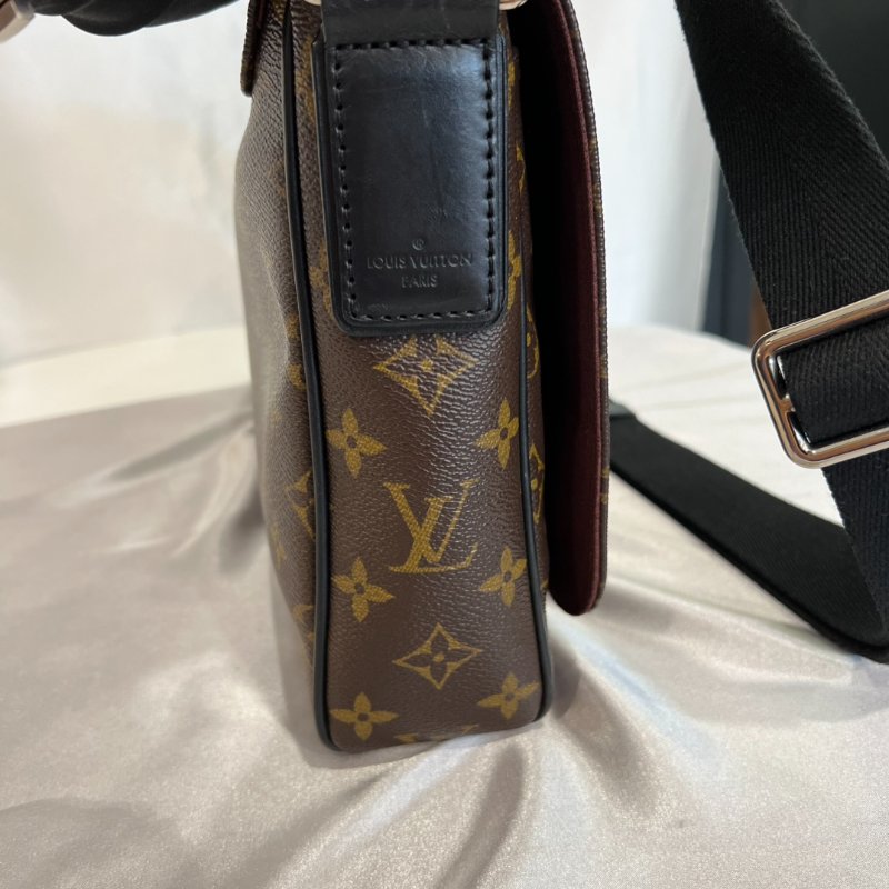 LV M40935 District PM 老花郵差包-5
