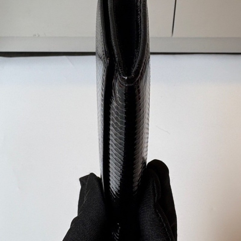 Cartier 黑色漆皮下蓋長夾-2