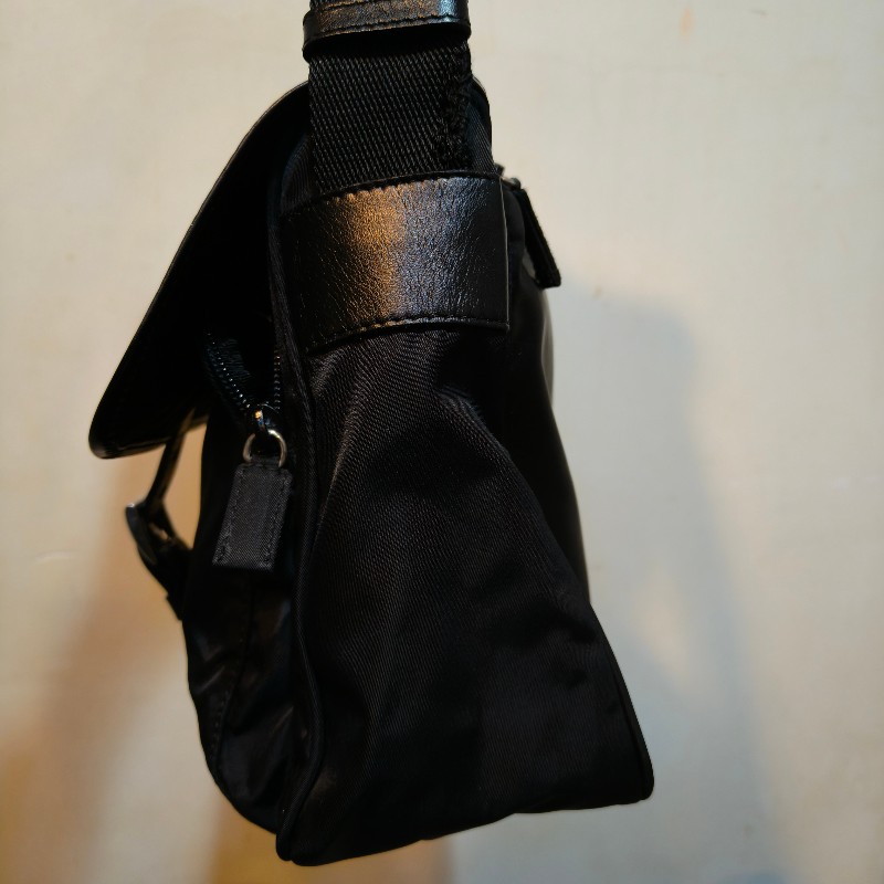 🫅女神購物節狂降（原$13800）‼️只到3/15⏰【8成新】㊣✨PRADA✨普拉達 黑色 輕量 帆布 皮革 單釦 掀蓋式 郵差包 肩背包 斜背包 /二手包/二手精品/保證正品🌳二手樹屋🌳-4