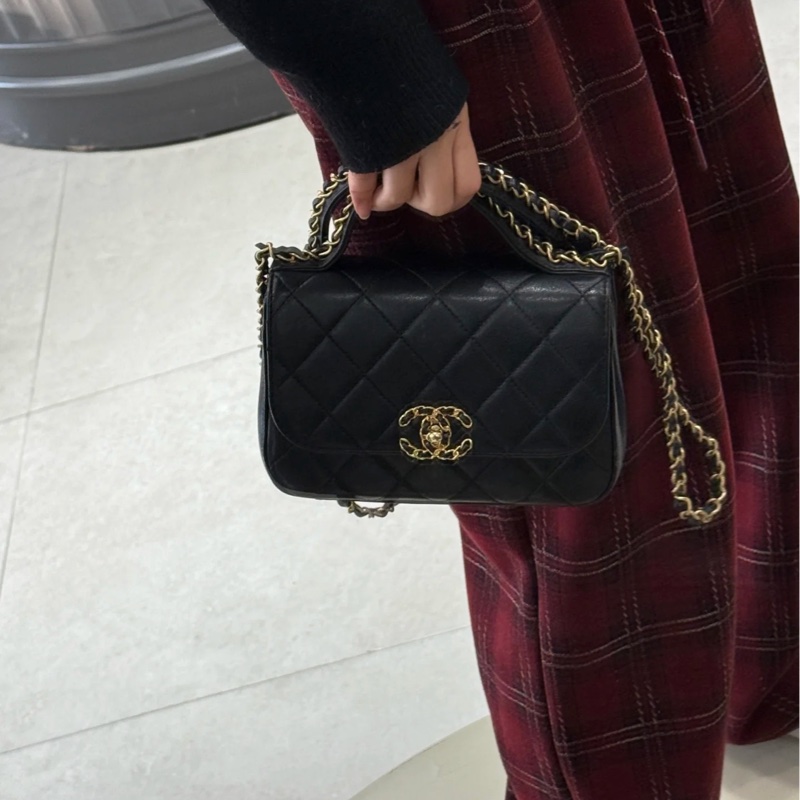 🈶購證 #全新閒置 #櫃上售價23萬 香奈兒黑金19bag郵差包-4