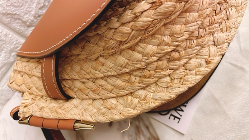 平台最低價最新✨近新閒置未用品✨斷貨款夏日必備Loewe Gate small金棕色牛皮拼接拉菲草蝴蝶結草編包馬鞍包-28