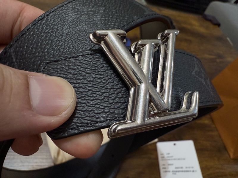 (已絕版)LV男生皮帶 M4049T Monogram 專櫃購入 新款 圖案塗層帆布雙面皮革皮 帶仿舊銀色LV Dimension搭扣新款(9成新 只用兩次)-20