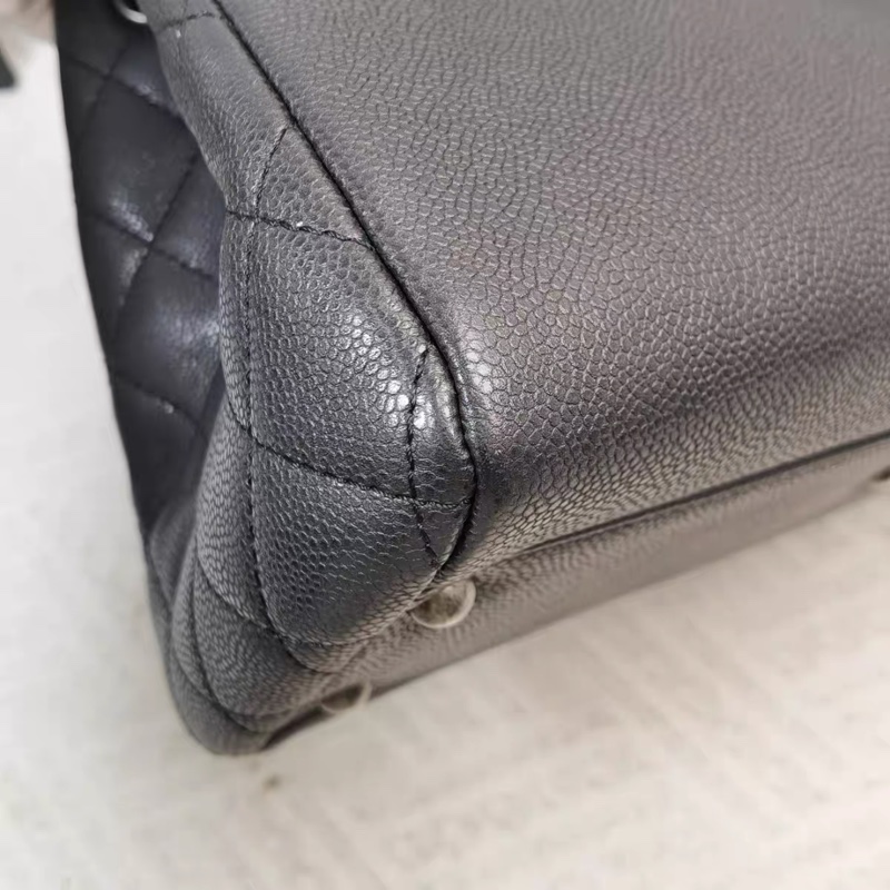 🉑肩背 #9新閒置 #櫃上售18萬 香奈兒黑銀荔枝牛皮公文托特包-13