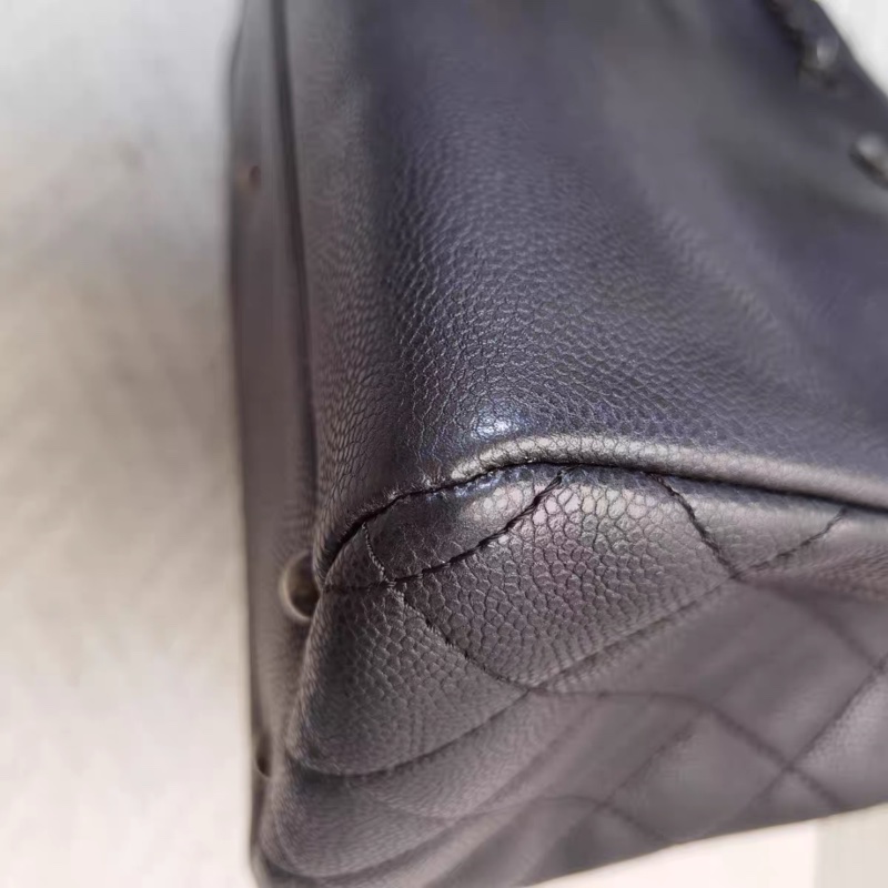🉑肩背 #9新閒置 #櫃上售18萬 香奈兒黑銀荔枝牛皮公文托特包-14