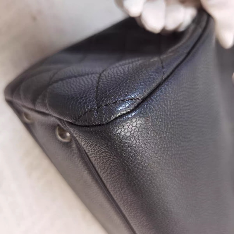 🉑肩背 #9新閒置 #櫃上售18萬 香奈兒黑銀荔枝牛皮公文托特包-16
