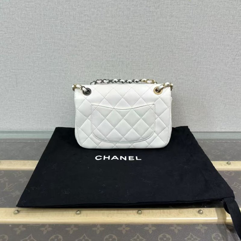 ✨CHANEL 白色鴛鴦扣徽章CF鍊條包 22*14*8 全新閒置配件塵袋-8