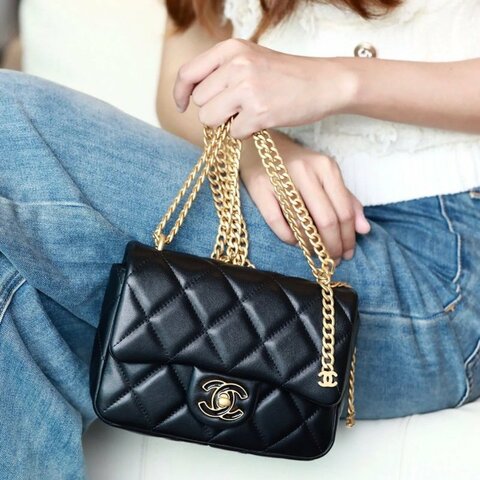 CHANEL 黑金琺瑯扣方胖子斜背包 21*14*5 98新配件塵袋