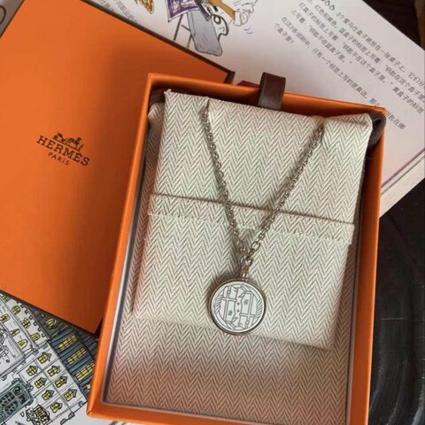 hermes 新款mmedaille quadrige雙馬項鍊白色錢幣毛衣鏈 鏈長45cm 全新配件盒子說明書