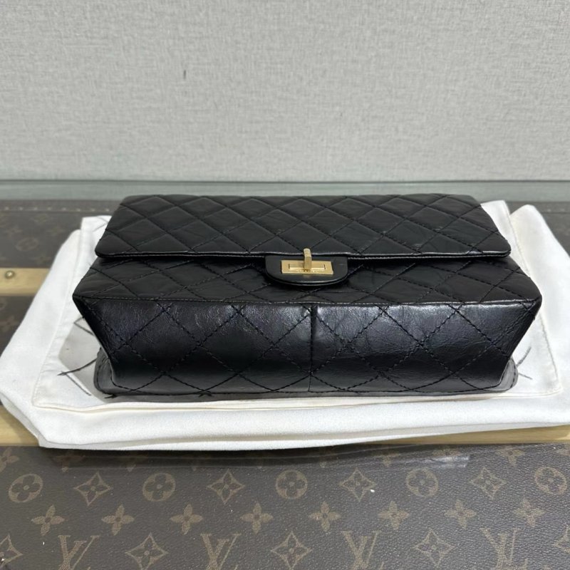 CHANEL 黑金菱格紋2.55中號肩背斜背鏈條包 28*18*8 99新 配件盒子塵袋-4