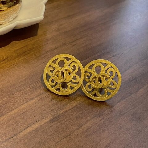 Chanel vintage 圓形簍空耳夾