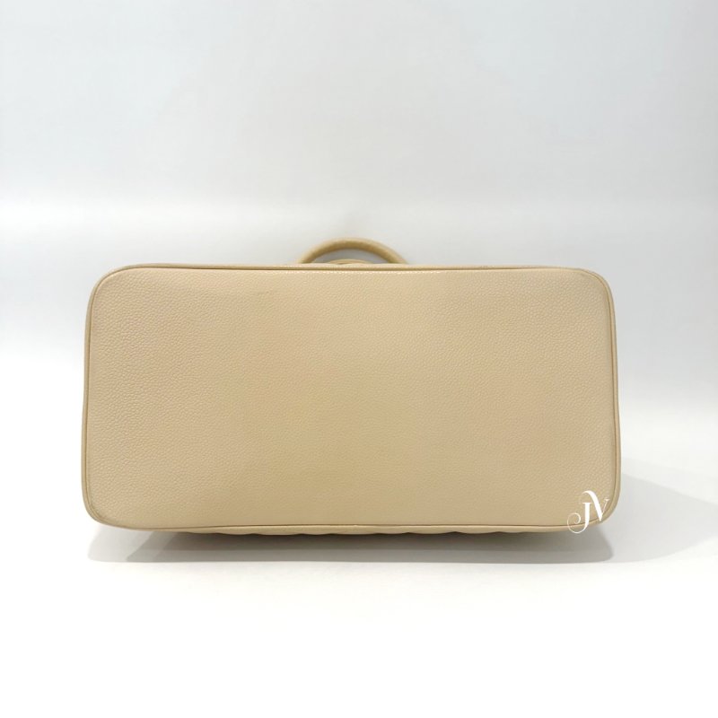 CHANEL 奶茶色荔枝牛皮方型銀幣包A01804-3