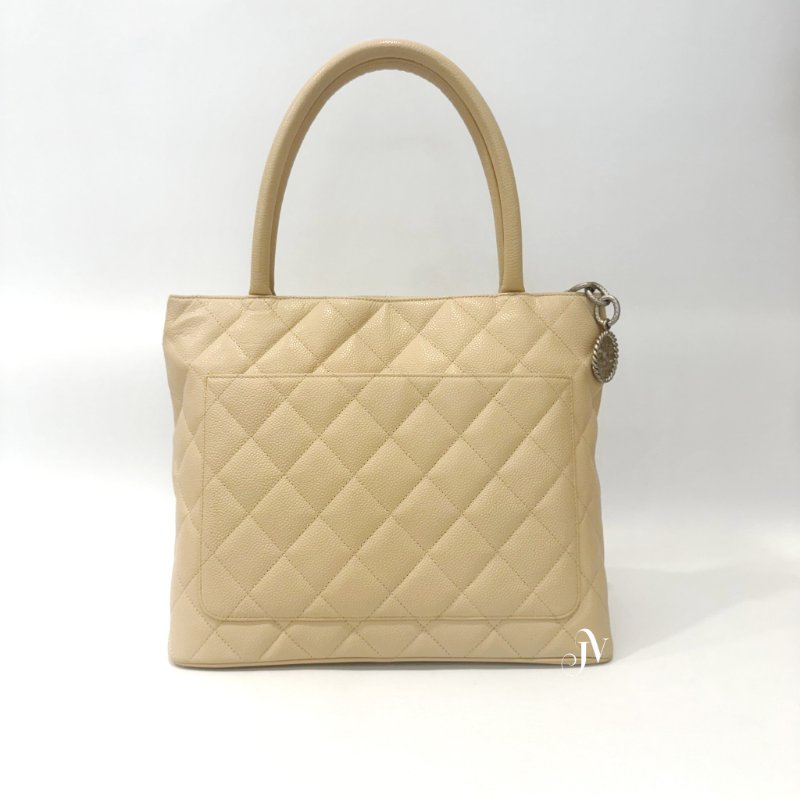 CHANEL 奶茶色荔枝牛皮方型銀幣包A01804-4