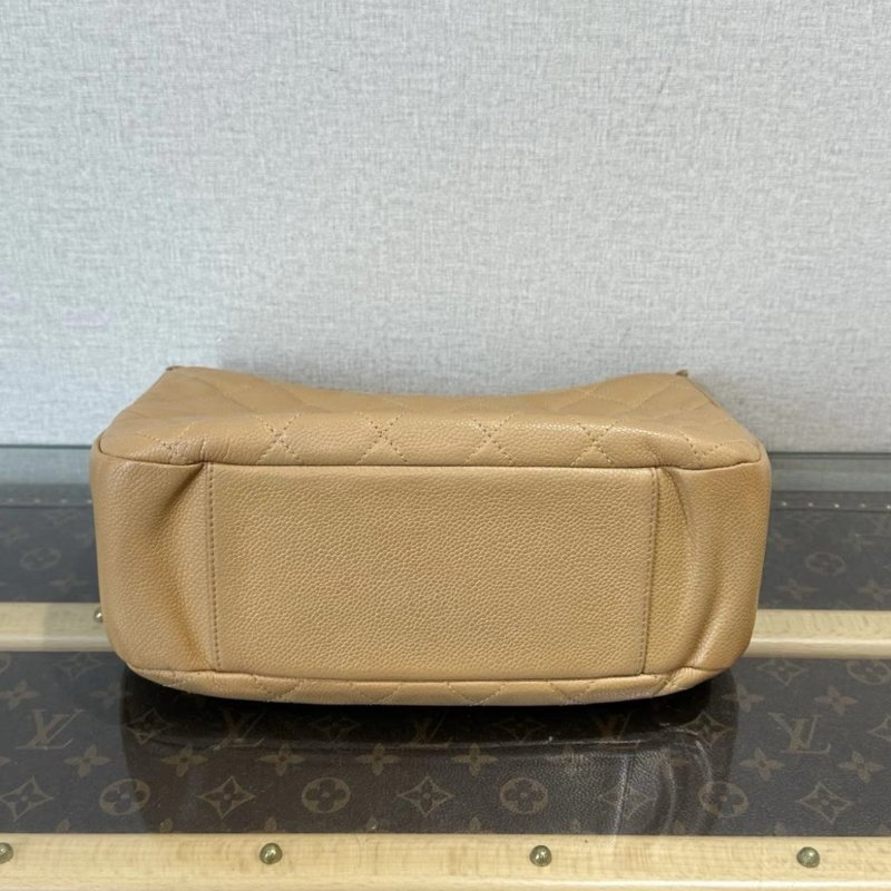 CHANEL 杏色金菱格紋肩背腋下包 28*17*9 98新 配件塵袋-3