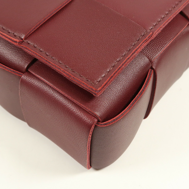 BOTTEGA VENETA 羊皮皮革Cassette Medium肩背袋-9