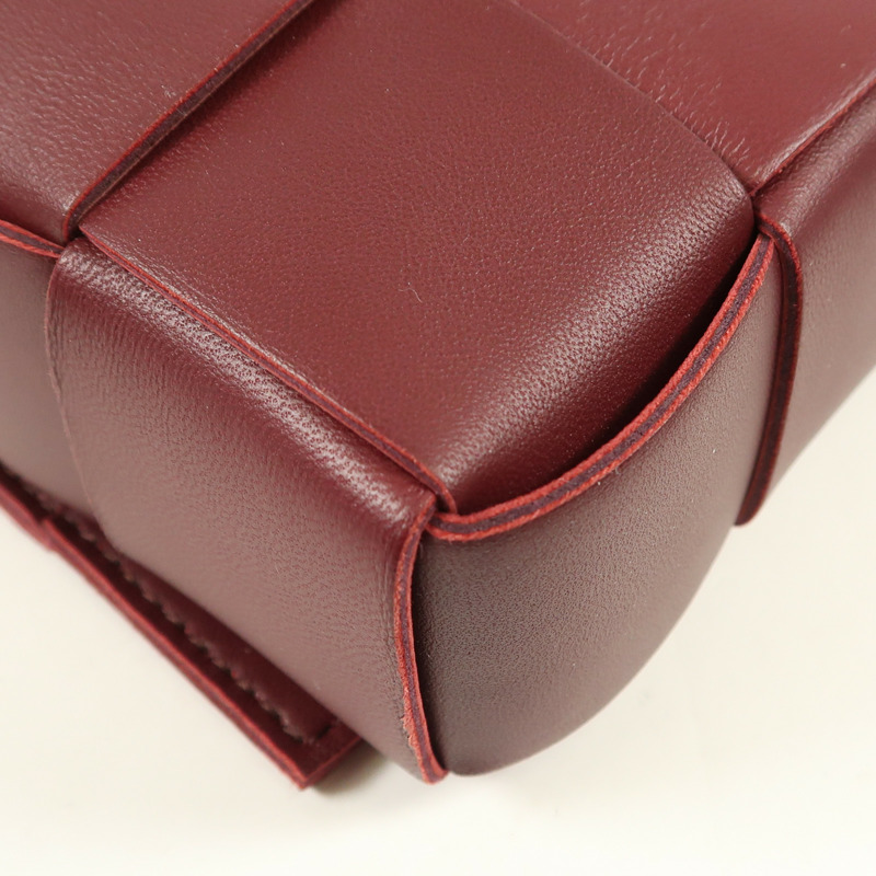 BOTTEGA VENETA 羊皮皮革Cassette Medium肩背袋-11