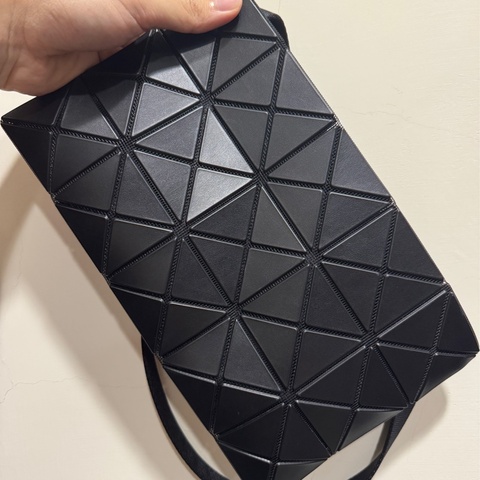 Issey Miyake 三宅一生 BaoBao 3*5霧面斜背包