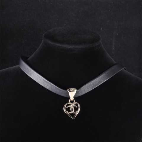 CHANEL(香奈兒)  合金 22P 愛心皮繩choker 項鏈