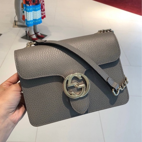 GUCCI古馳 雙G鏈條 荔枝紋牛皮 風琴斜挎包女款 灰色
