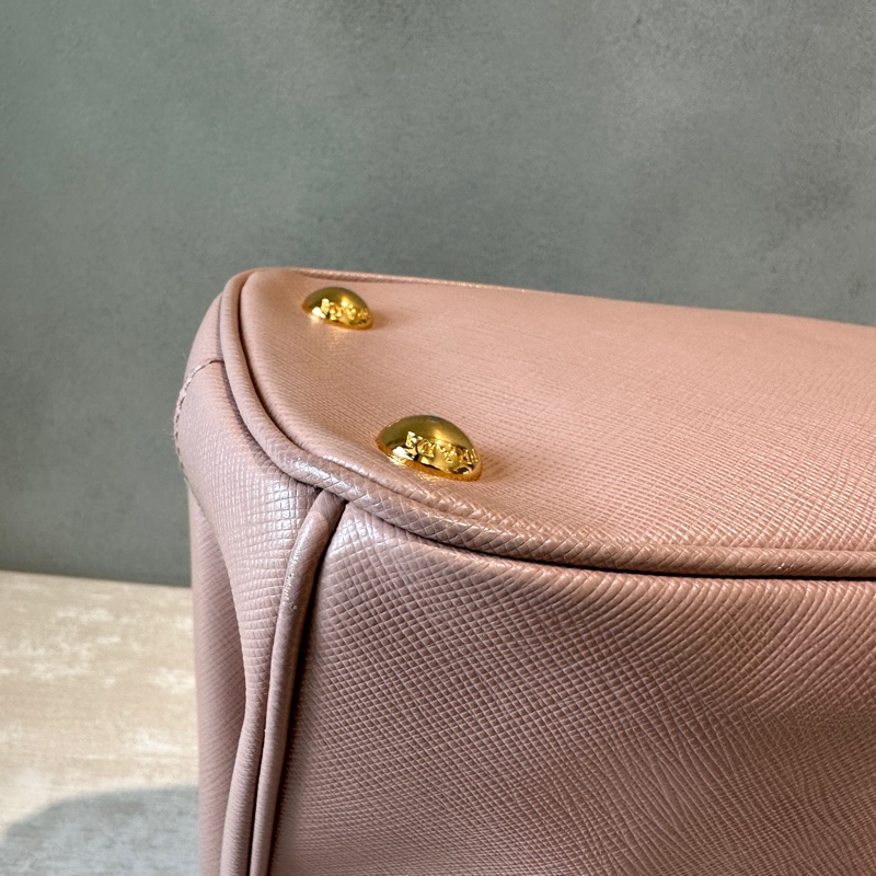 Prada Galleria Saffiano 雙拉鏈 小號 粉膚色 送Prada 紫色長夾-9
