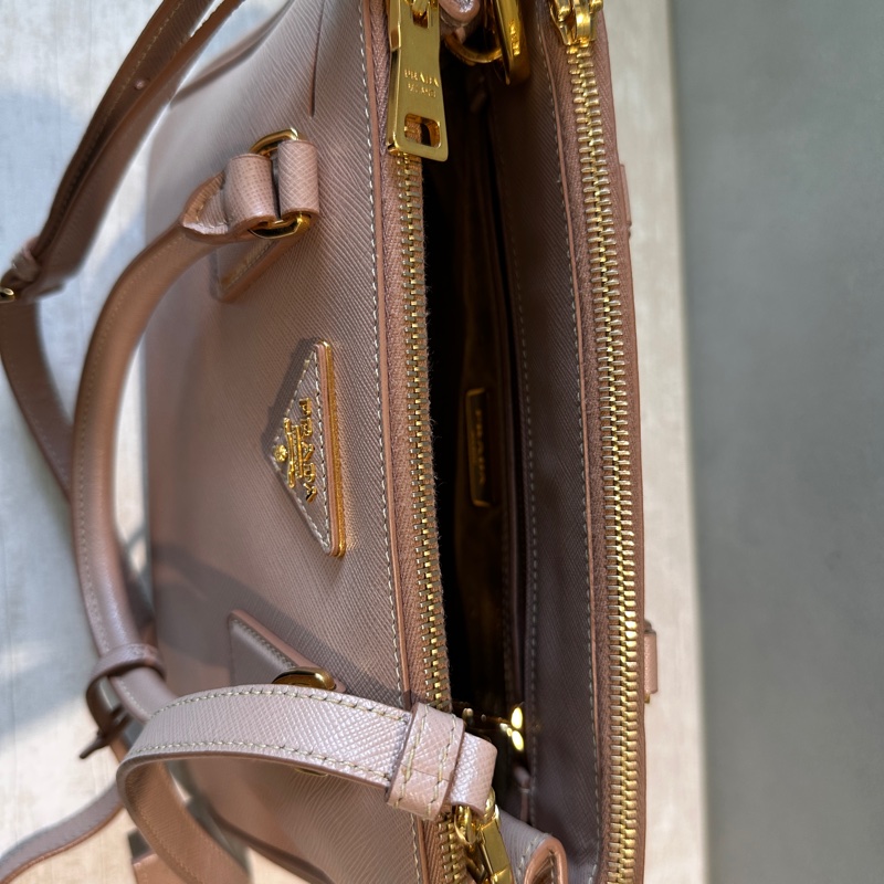 Prada Galleria Saffiano 雙拉鏈 小號 粉膚色 送Prada 紫色長夾-13