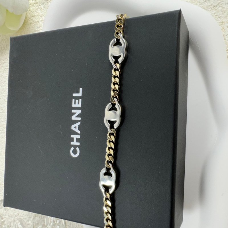 CHANEL LOGO 鑲鑽手鍊-3